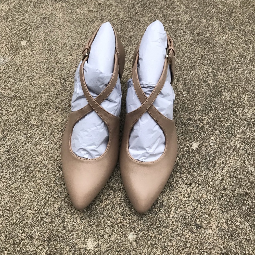 Naturalizer tan heels